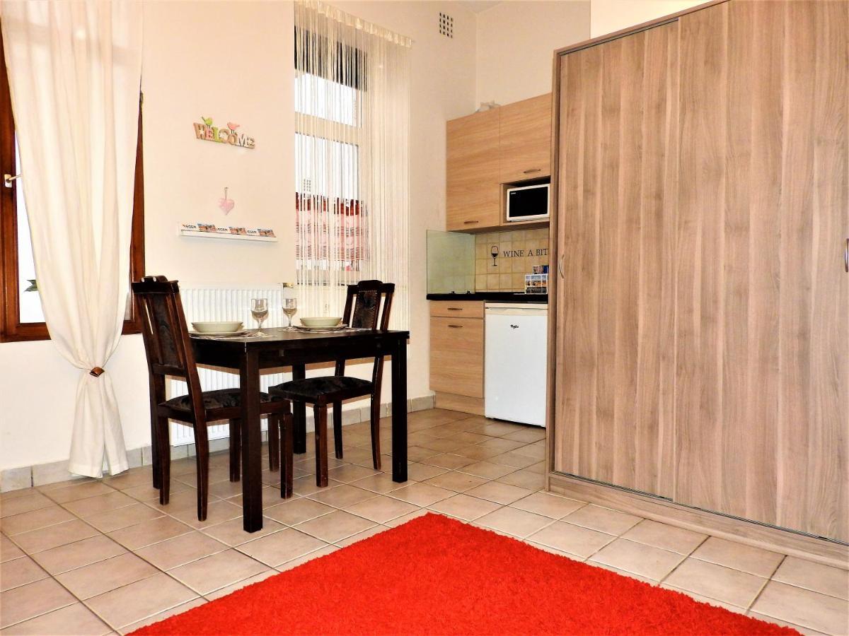 Nora Studio Apartman - Eger Apartment ภายนอก รูปภาพ