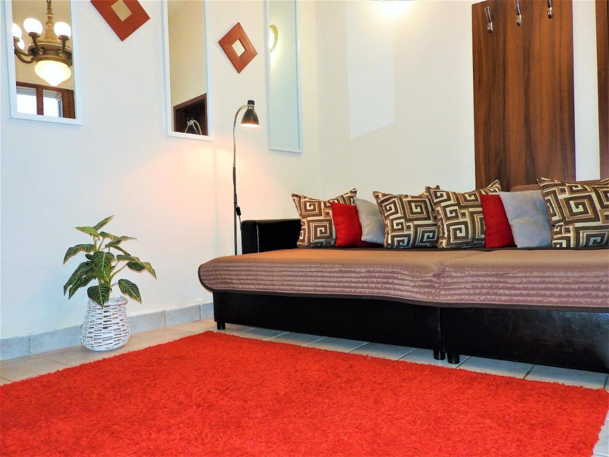 Nora Studio Apartman - Eger Apartment ภายนอก รูปภาพ