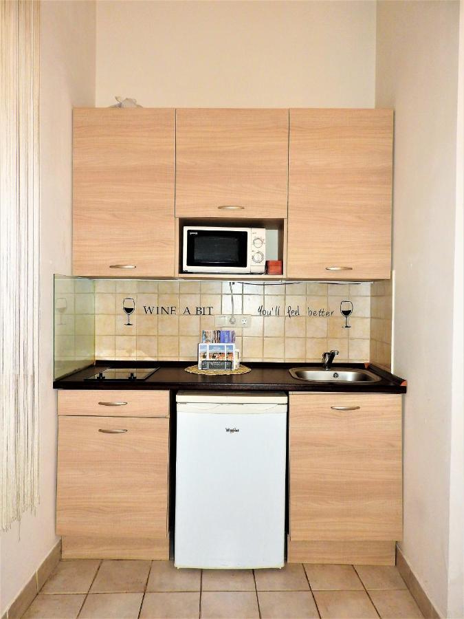 Nora Studio Apartman - Eger Apartment ภายนอก รูปภาพ